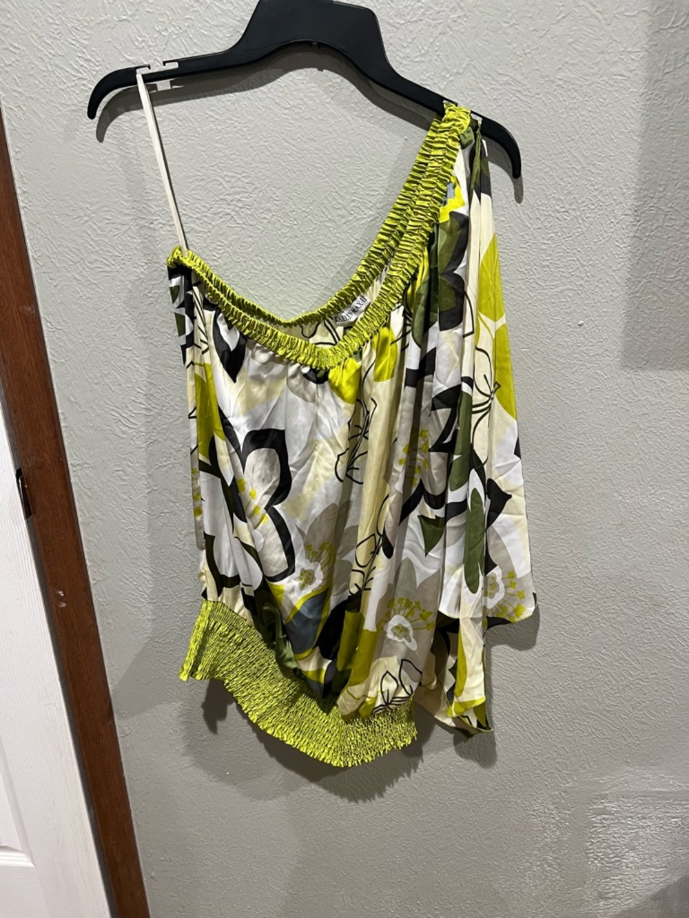 Olive Green Floral One-Shoulder Women's Top Y2K Vintage 2000s Fashion EUC